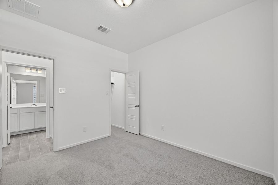 Spacious, unfurnished interior of a new home in Rollingbrook Estates, Baytown (Image 28).