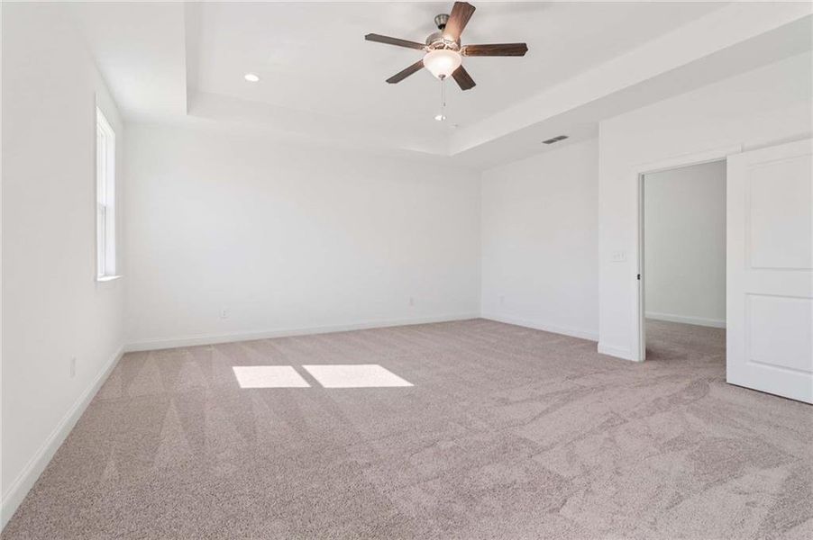 Spacious, unfurnished interior of a new home in East Harbor II at Chestatee, Dawsonville (Image 55).