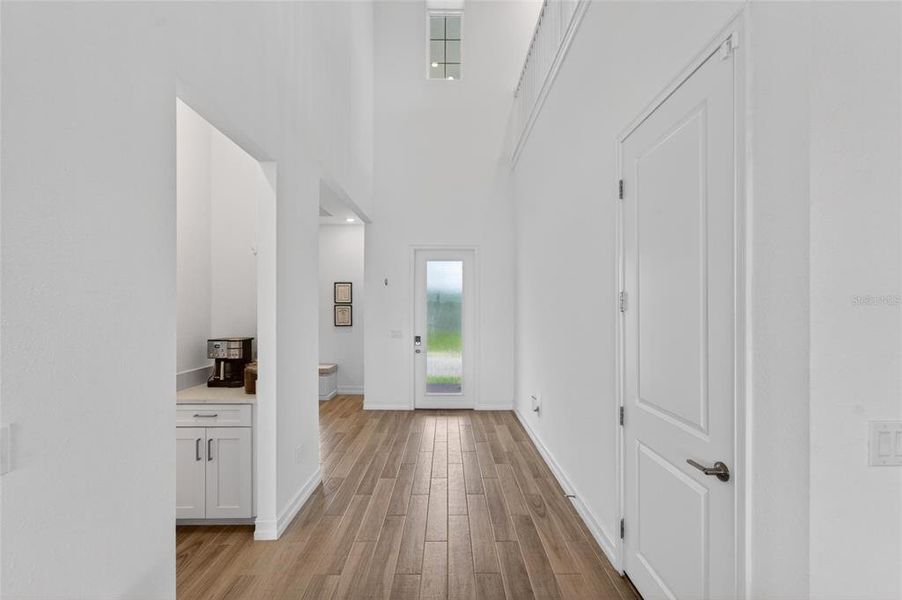 Spacious, unfurnished interior of a new home in SouthShore Yacht Club, Ruskin (Image 57).
