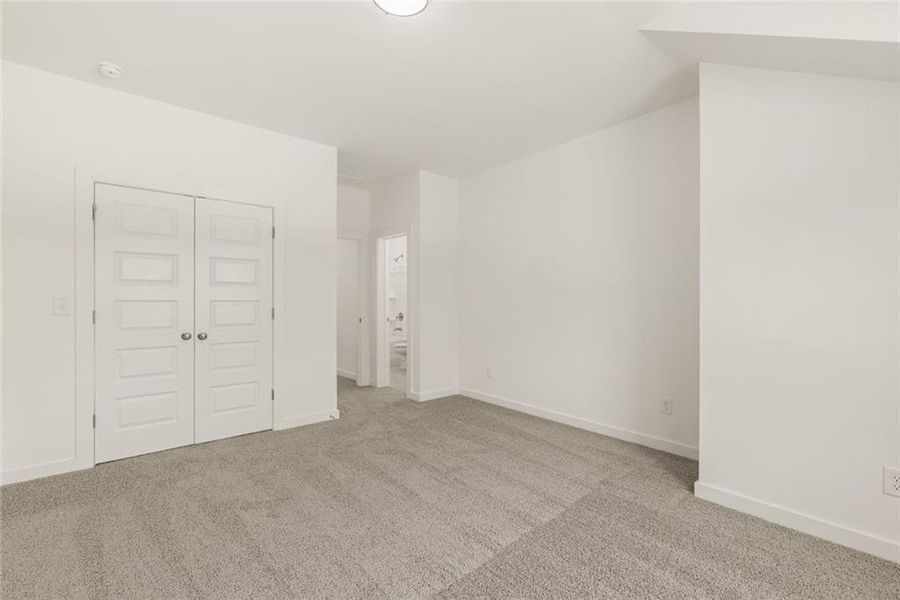 Spacious, unfurnished interior of a new home in , Gainesville (Image 41).