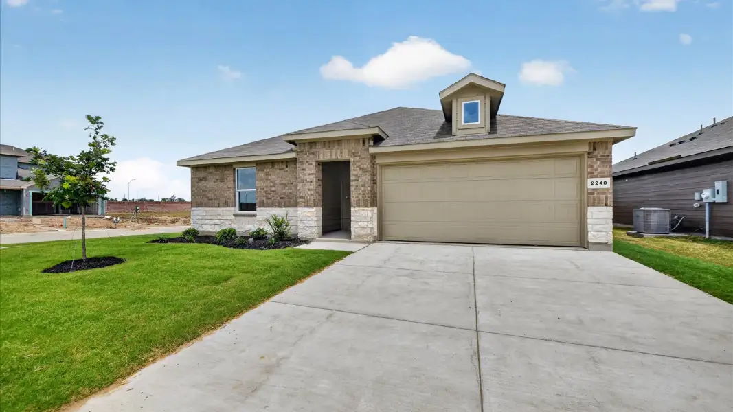 Representative exterior photo of a completed home built from the Bailey by D.R. Horton in Somerset, Hillsboro, TX (Image 19).