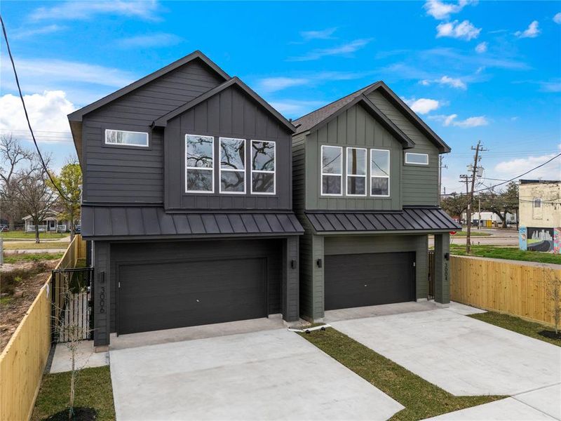 These modern farmhouse homes feature a front private gate and driveway located in Third Ward one of Houston's notable neighborhoods in Downtown.