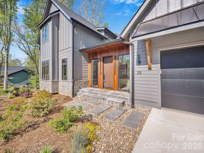 Beautiful Landscaping/Hardscaped Entry Beautiful Landscaping/Hardscaped Entry