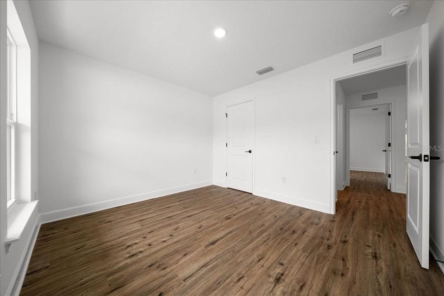 Spacious, unfurnished interior of a new home in , Weeki Wachee (Image 38).