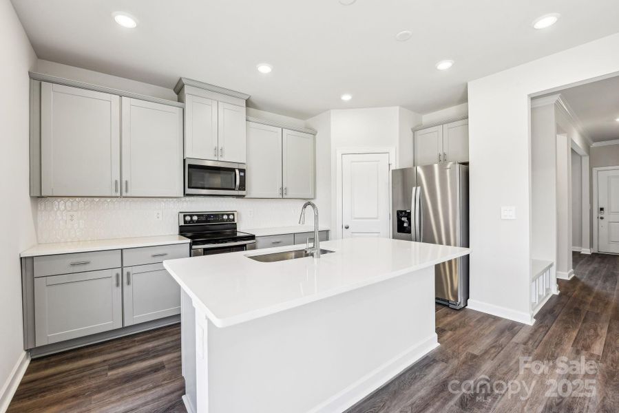 Photo is not of the actual home, but is an inspirational photo of builder’s model home and may depict options, furnishings, and/or decorator features that are not included Photo is not of the actual home, but is an inspirational photo of builder’s model home and may depict options, furnishings, and/or decorator features that are not included