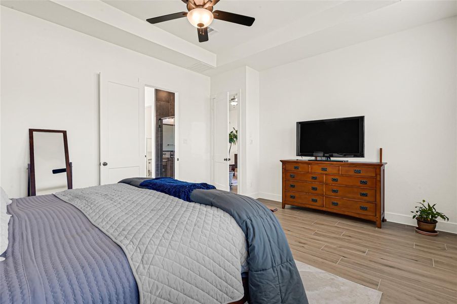 Furnished interior view inside a new home in Evergreen 40s, Conroe (Image 7). Furnished interior view inside a new home in Evergreen 40s, Conroe (Image 7).
