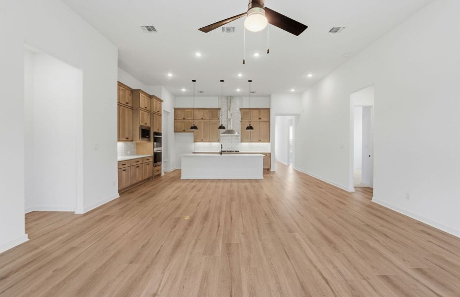 Spacious, unfurnished interior of a new home in 6 Creeks, Kyle (Image 18).