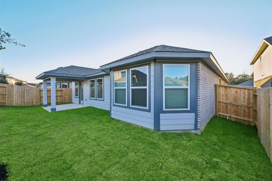 Exterior details and patio area of a home in Stewart's Ranch, Conroe (Image 25).