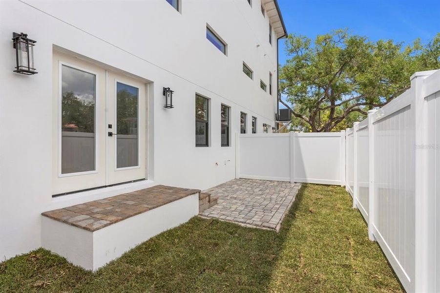 Exterior details and patio area of a home in , Tampa (Image 3).