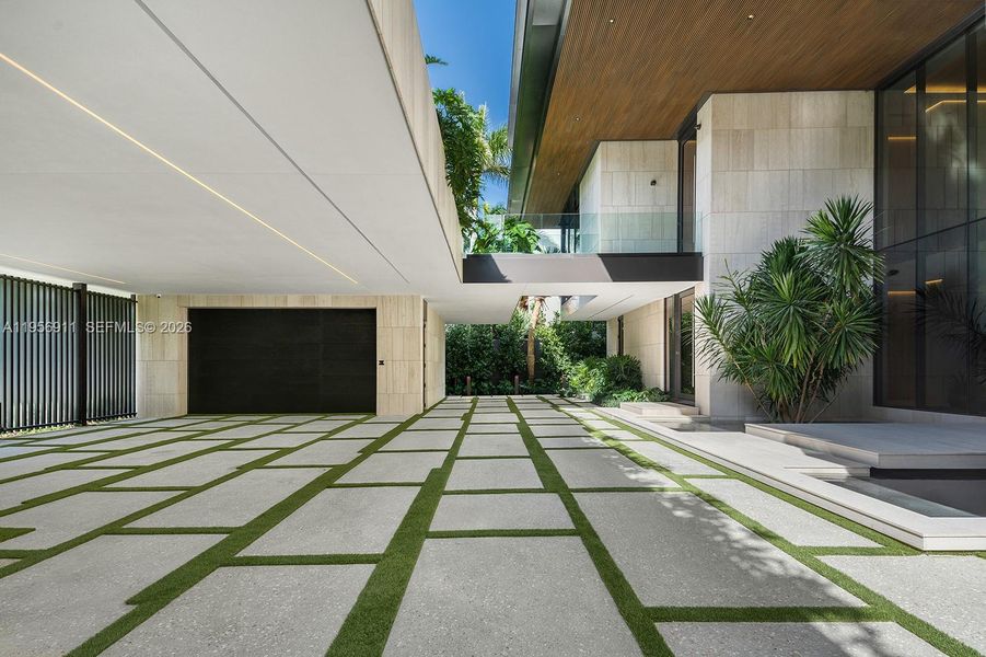 Exterior details and patio area of a home in , Golden Beach (Image 26).