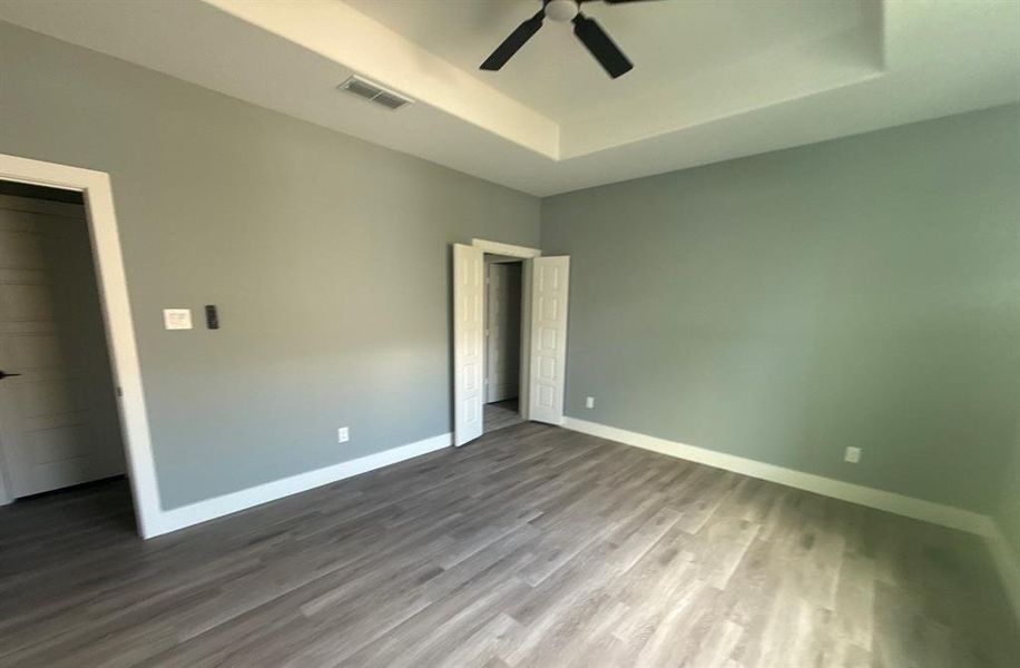 Spacious, unfurnished interior of a new home in , Kemp (Image 9).