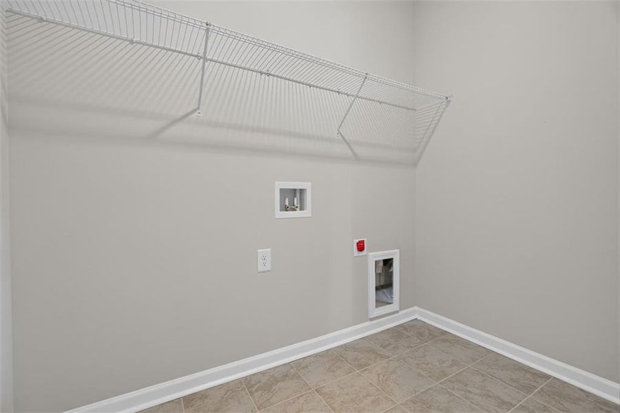 Spacious, unfurnished interior of a new home in , Athens (Image 32).