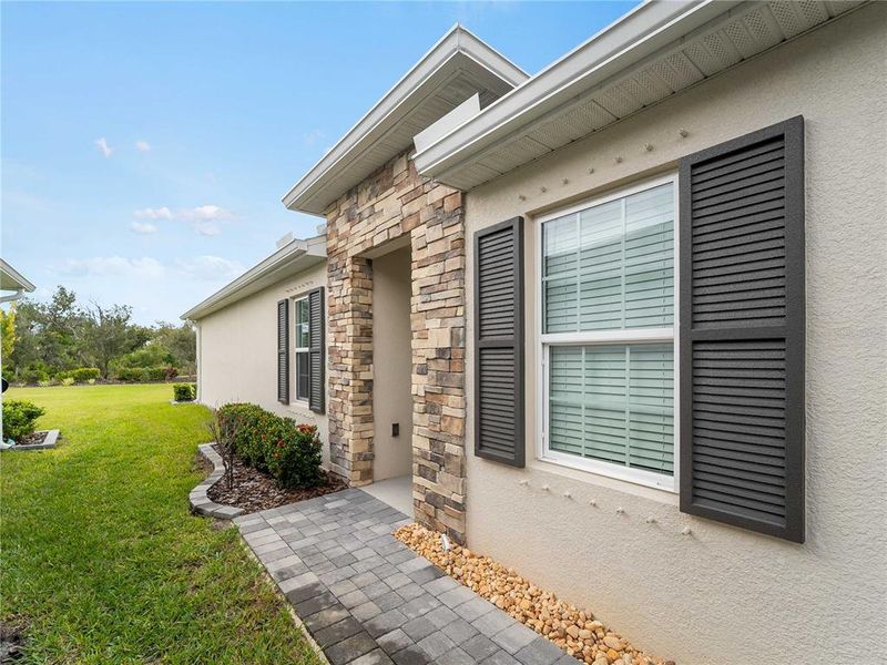 Exterior details and patio area of a home in , Port Charlotte (Image 33).