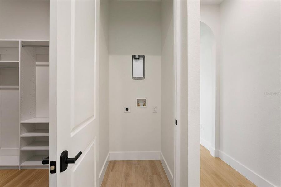 Spacious, unfurnished interior of a new home in , Lithia (Image 22).