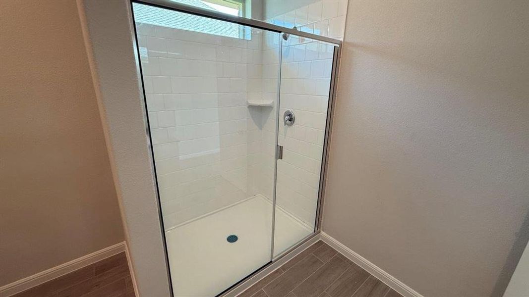 Spacious, unfurnished interior of a new home in Saratoga, Granbury (Image 12).