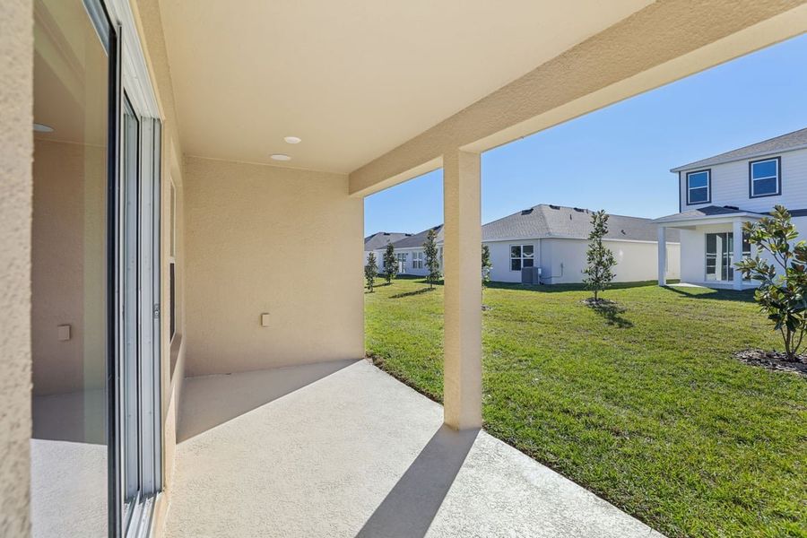 Exterior details and patio area of a home in Robins Run, Lake Wales (Image 4).