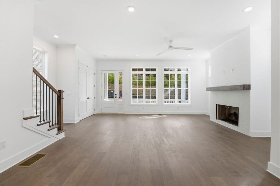 Spacious, unfurnished interior of a new home in , Roswell (Image 16).