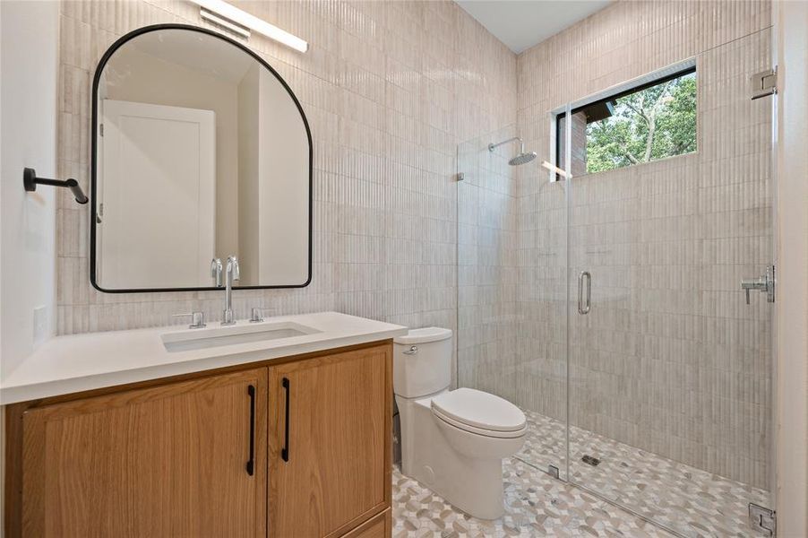 Furnished interior view inside a new home in , Richardson (Image 15).