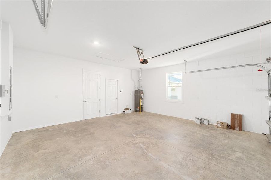 Spacious, unfurnished interior of a new home in , Ocala (Image 36).
