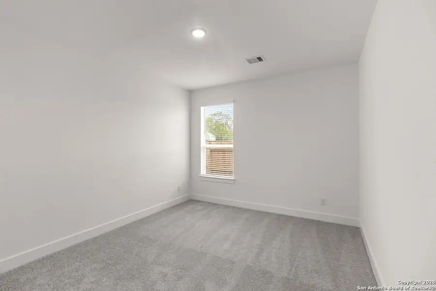 Spacious, unfurnished interior of a new home in Fairway Crossing 40s, San Antonio (Image 17). Spacious, unfurnished interior of a new home in Fairway Crossing 40s, San Antonio (Image 17).