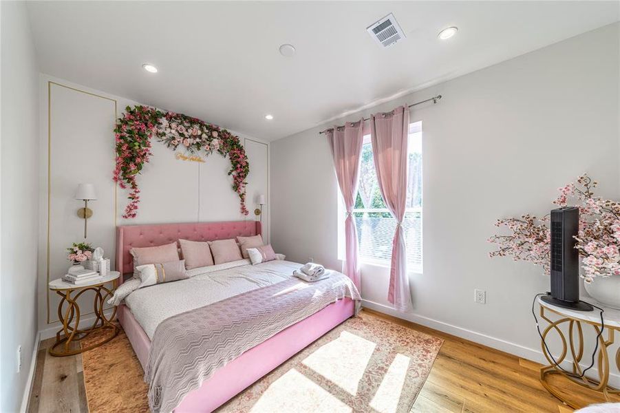 Furnished interior view inside a new home in , Dallas (Image 32).