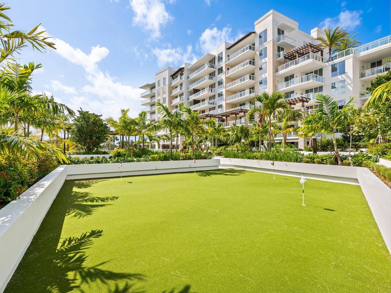Condo located in Boca Raton, FL showcasing its design and architecture (Image 3).