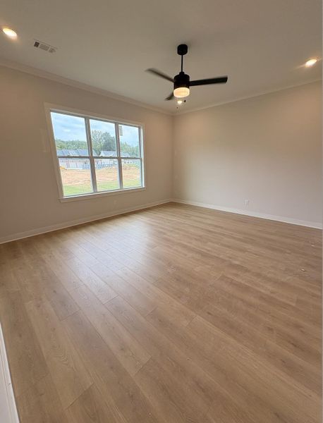Spacious, unfurnished interior of a new home in Manor at Hall Creek, Arlington (Image 9).