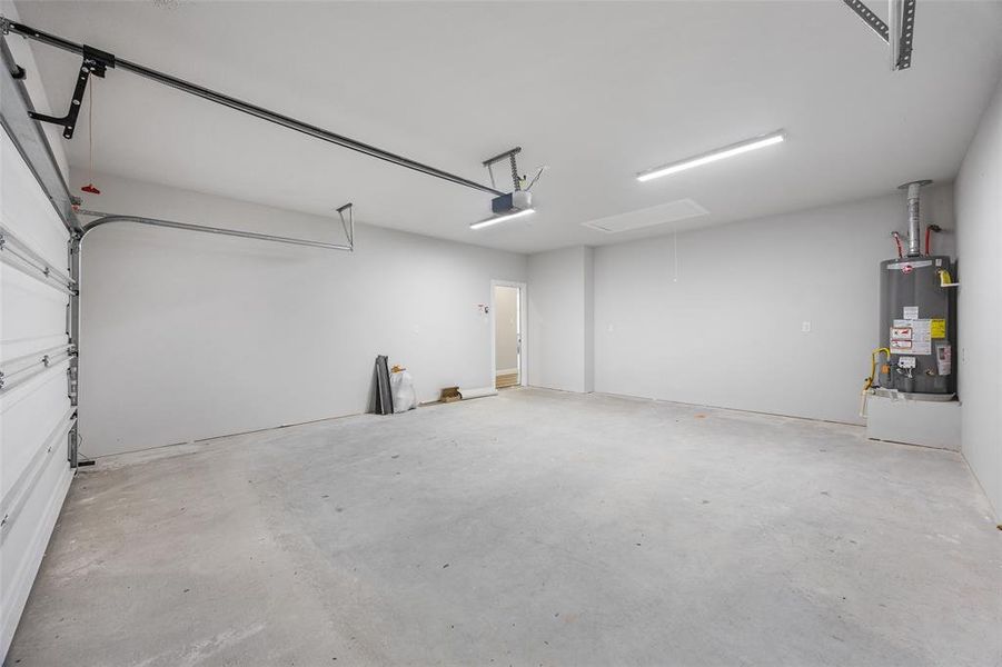 Spacious, unfurnished interior of a new home in , Fort Worth (Image 30).