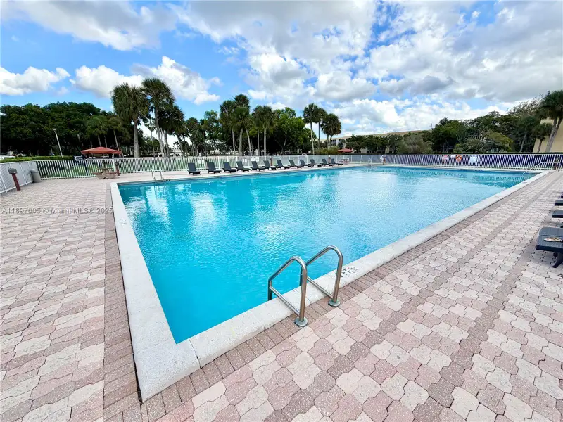 Community amenities in , Lauderdale Lakes (Image 39).
