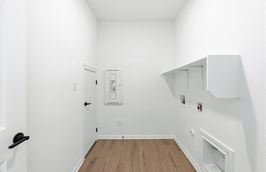 Spacious, unfurnished interior of a new home in Crescent Bluff, Georgetown (Image 33).