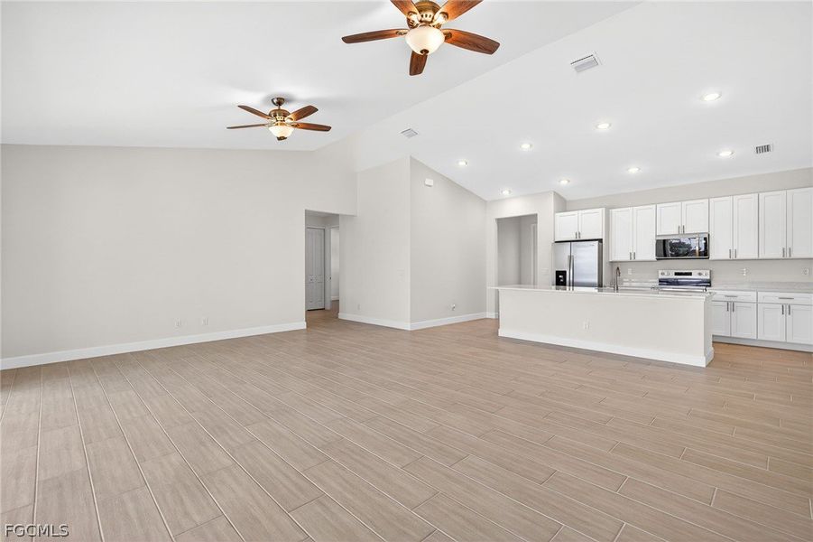 Spacious, unfurnished interior of a new home in Cape Coral, Cape Coral (Image 18).