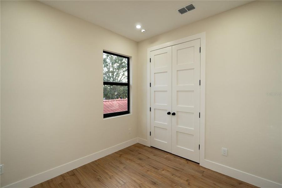 Spacious, unfurnished interior of a new home in , Tampa (Image 26).