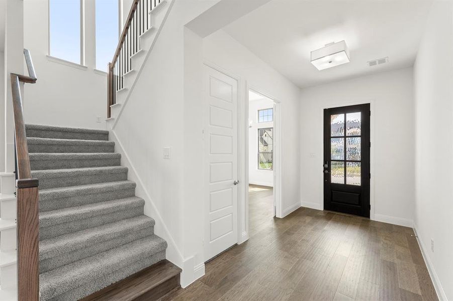 03. 332 Bay Laurel - Entry