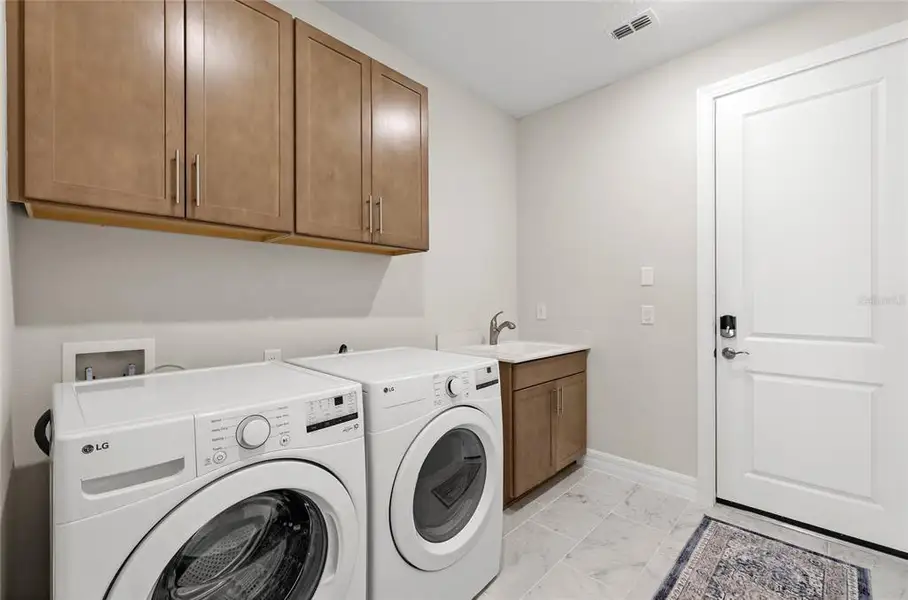 Furnished interior view inside a new home in , Mount Dora (Image 15).