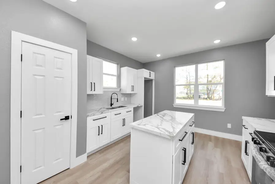 Furnished interior view inside a new home in , Conroe (Image 8).