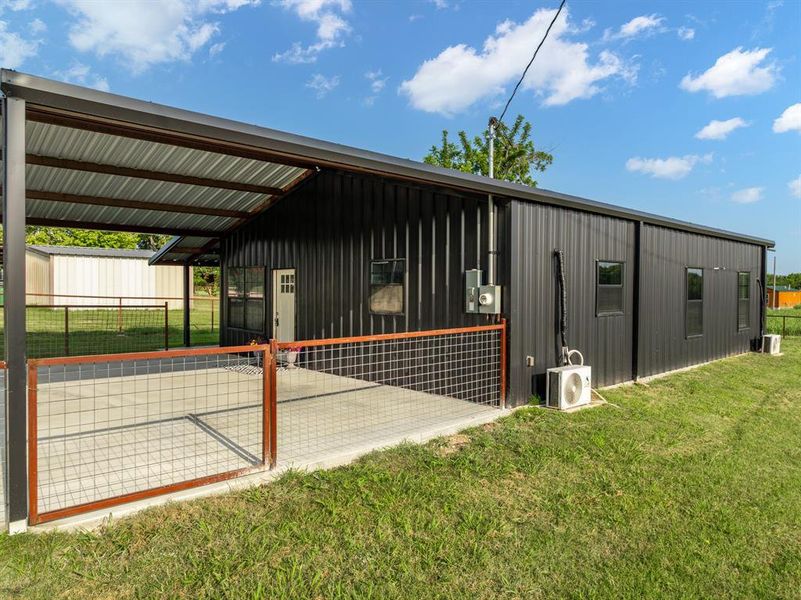 Exterior details and patio area of a home in , Walnut Springs (Image 15).