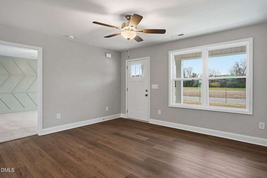 10-web-or-mls-244 Rae St-14