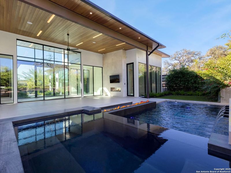 Exterior details and patio area of a home in , San Antonio (Image 39).