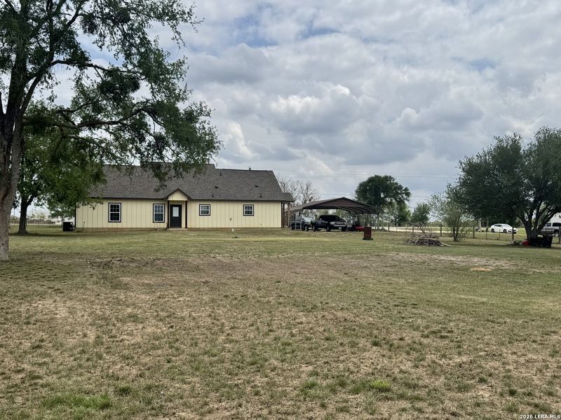 Exterior details and patio area of a home in , Seguin (Image 4).