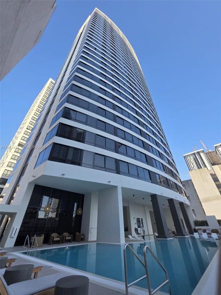 Condo located in Miami, FL showcasing its design and architecture (Image 25).