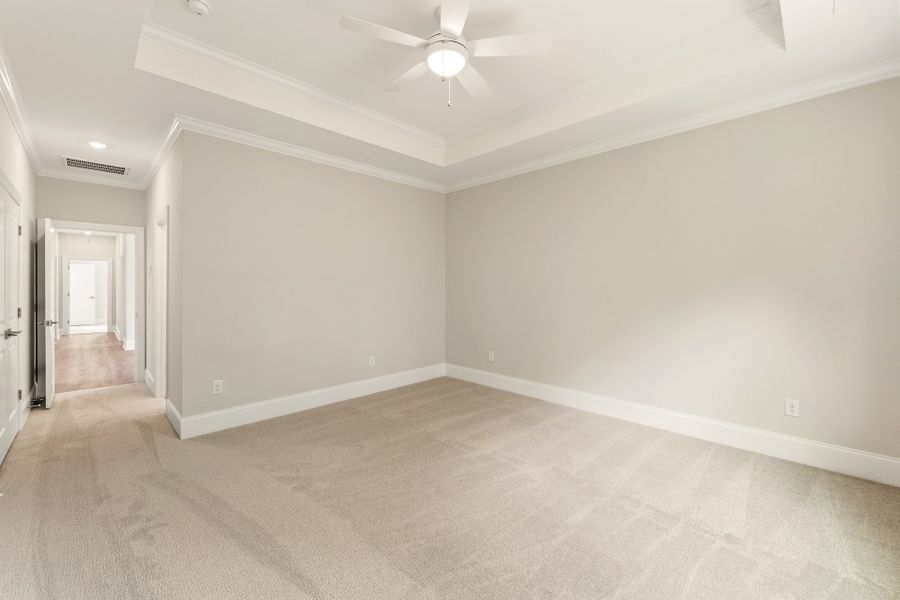 Spacious, unfurnished interior of a new home in Lakeside Saluda, Greenville (Image 20).