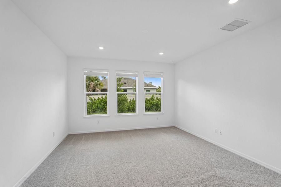 Spacious, unfurnished interior of a new home in Tiburon, Nokomis (Image 9).