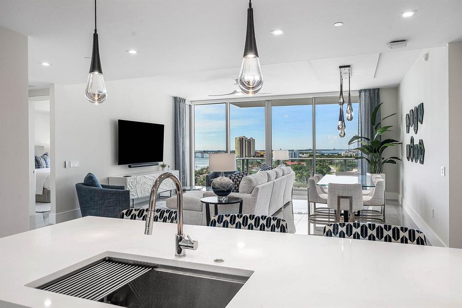 009-220LakeShoreDrive-1107-LakePark-FL-3 009-220LakeShoreDrive-1107-LakePark-FL-3