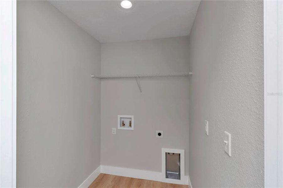 Spacious, unfurnished interior of a new home in , Ocala (Image 7).