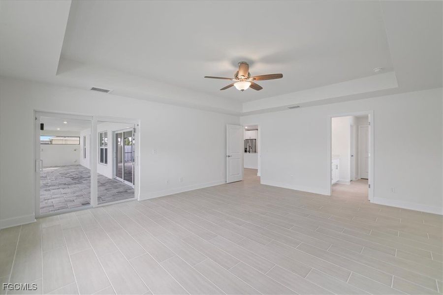 Spacious, unfurnished interior of a new home in Cape Coral, Cape Coral (Image 17).