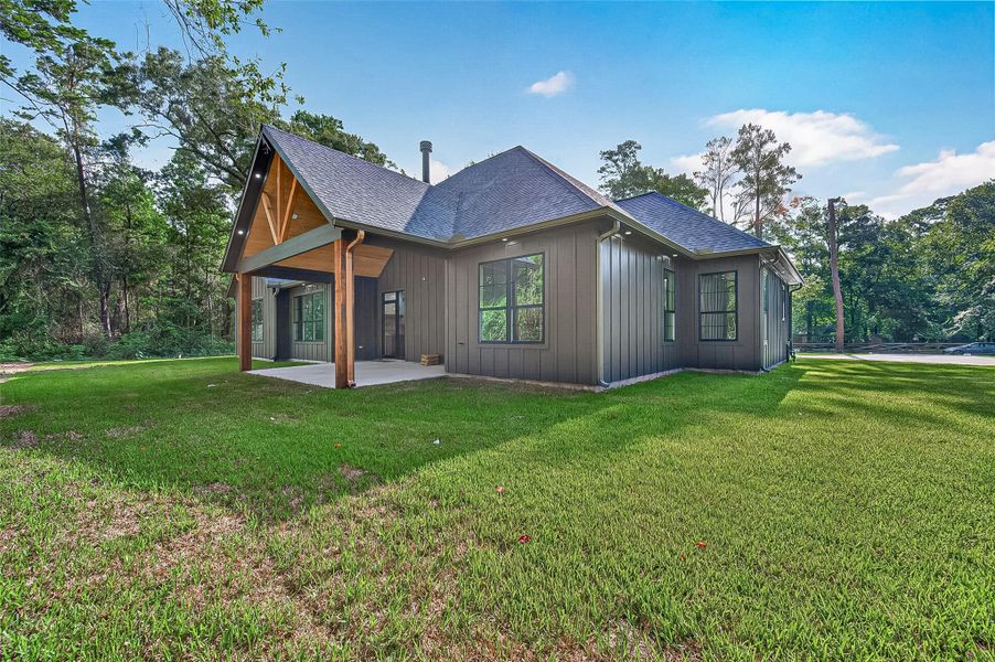 Exterior details and patio area of a home in , Plantersville (Image 3).