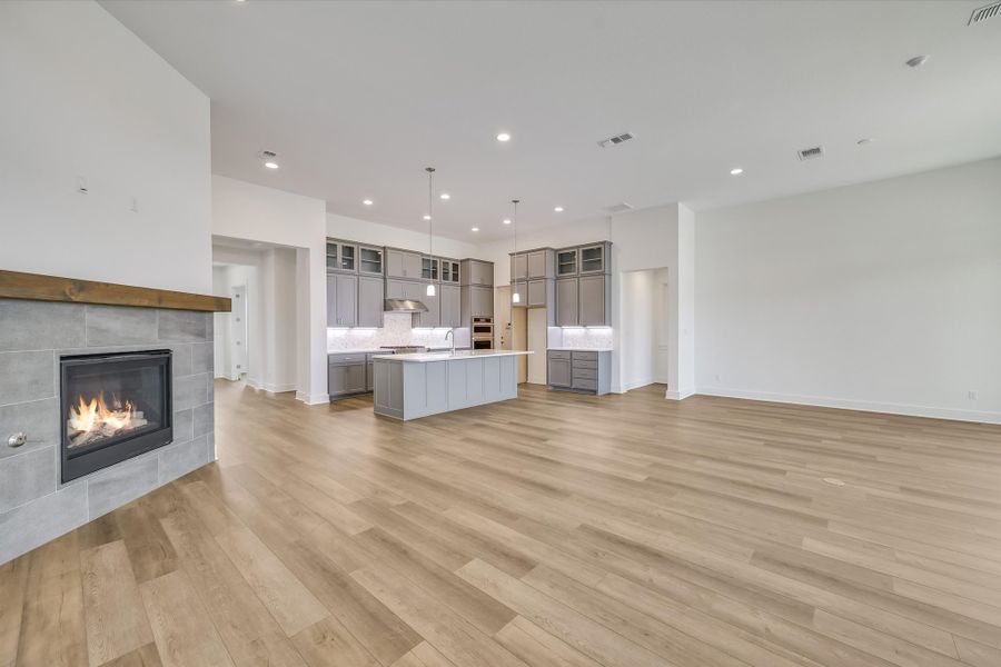Representative unfurnished interior of a home built from the Llano II by Giddens Homes in Whispering Wind, Bertram (Image 116). Representative unfurnished interior of a home built from the Llano II by Giddens Homes in Whispering Wind, Bertram (Image 116).