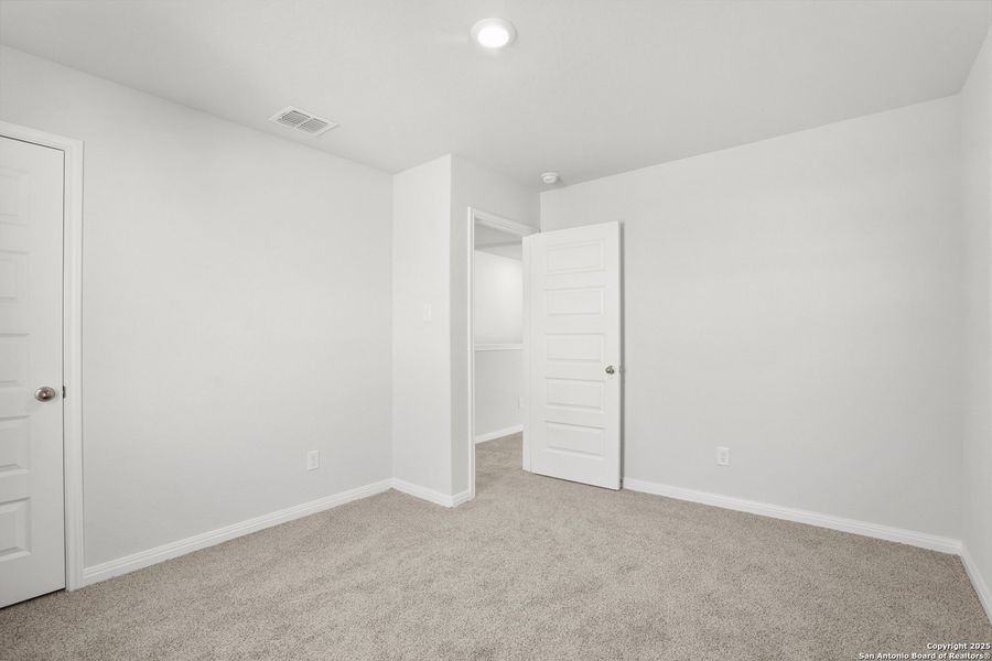 Spacious, unfurnished interior of a new home in Applewhite Meadows, San Antonio (Image 26).