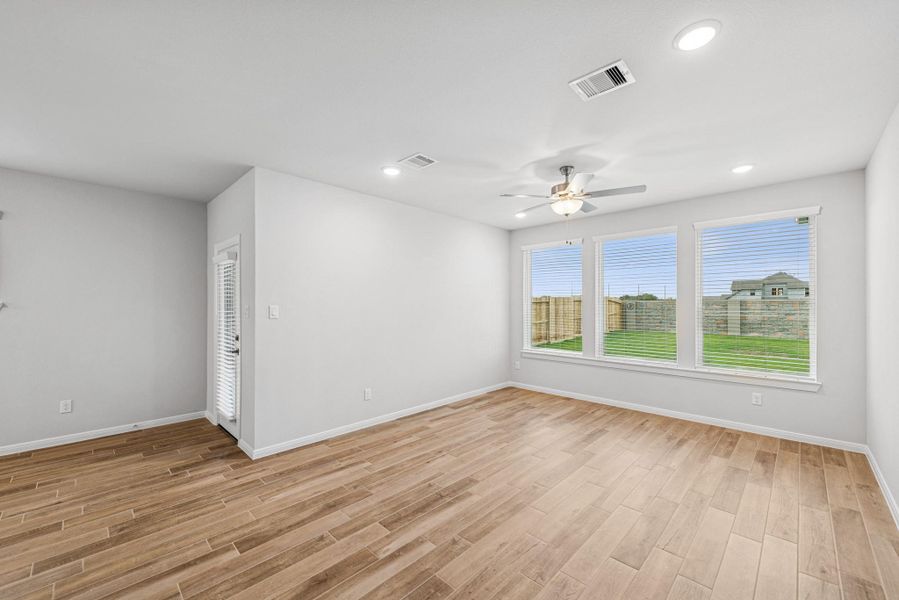 Spacious, unfurnished interior of a new home in Jordan Ranch 45' Homesites, Fulshear (Image 15).