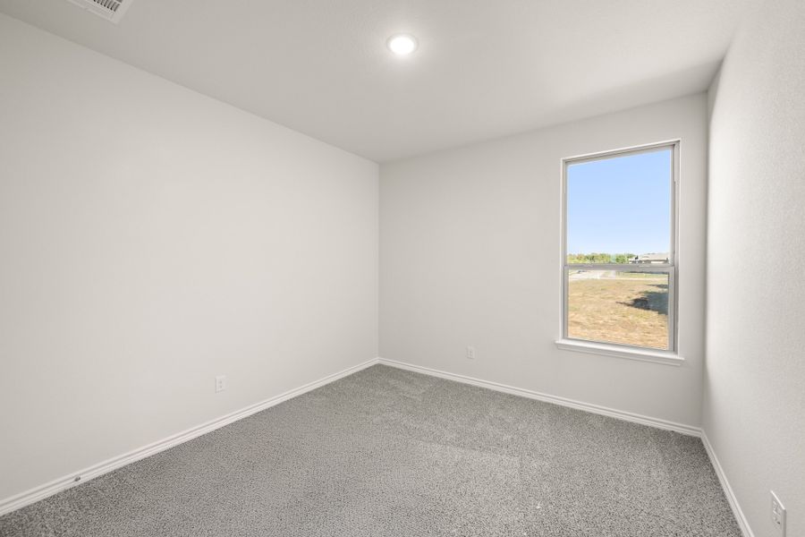 Spacious, unfurnished interior of a new home in Eagle Cove, Denton (Image 26).